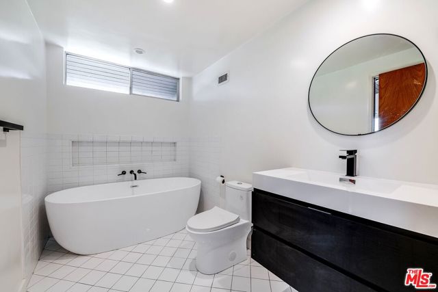 5961 Wrightcrest Drive, Culver City CA: https://media.crmls.org/mediaz/53855808-a4b0-43ae-aa85-447acc0650b4.jpg