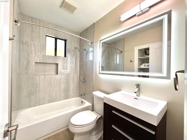 389 White Dr, Hayward CA: https://media.crmls.org/mediaz/53857462-eeda-4b31-b78b-82e2ab7a66f8.jpg