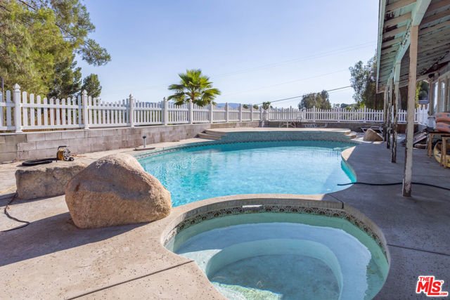 27933 Magic Mountain Lane, Canyon Country CA: https://media.crmls.org/mediaz/53859774-b1ef-43a7-9b7c-0359e92cdf54.jpg