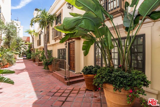 1320 N Harper Avenue, West Hollywood CA: https://media.crmls.org/mediaz/5385bbd9-09d2-48d2-9be9-6f0df2141168.jpg