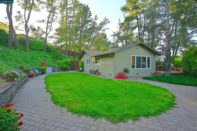 911 Sousa Drive, Walnut Creek CA: https://media.crmls.org/mediaz/5385fd3d-cb53-4008-b9b8-b2bc5699f3b9.jpg