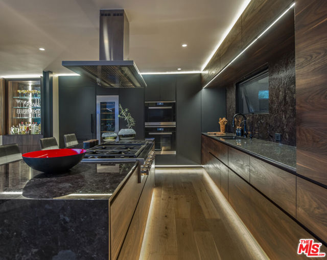 3526 Wrightwood Court, Studio City CA: https://media.crmls.org/mediaz/538623e3-40c0-4777-9754-e4947ba51146.jpg