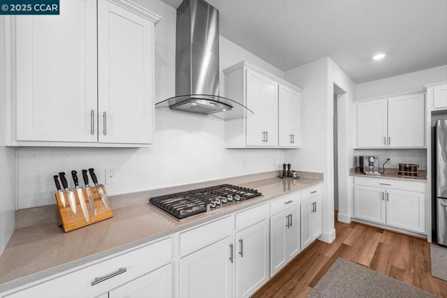 205 Goose Creek Ave, Brentwood CA: https://media.crmls.org/mediaz/5386583f-8484-4cdf-87b1-b33970c6b903.jpg