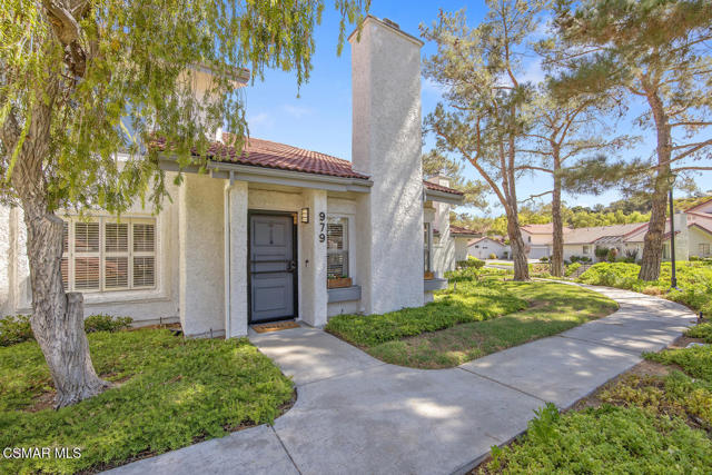 979 Quarterhorse Lane, Oak Park CA: https://media.crmls.org/mediaz/5386cd36-0592-4382-9860-85572d573367.jpg