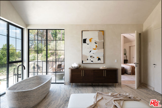 24172 Lupin Hill Road, Hidden Hills CA: https://media.crmls.org/mediaz/53874d40-46e0-4834-8de4-27a346d7db02.jpg