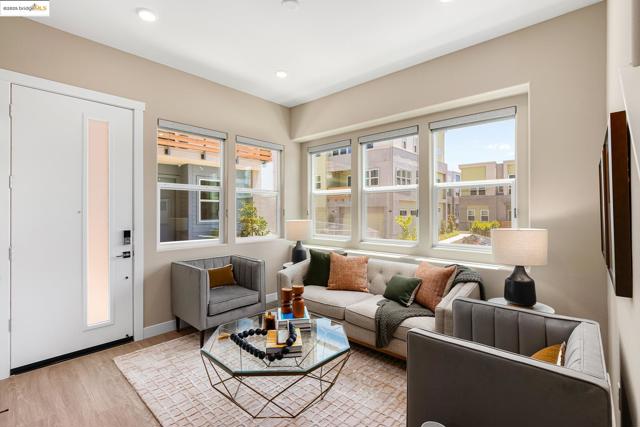 28978 Parkwood Lane, Hayward CA: https://media.crmls.org/mediaz/5387ab7c-ef38-48bd-aea4-35c1ddb6332a.jpg