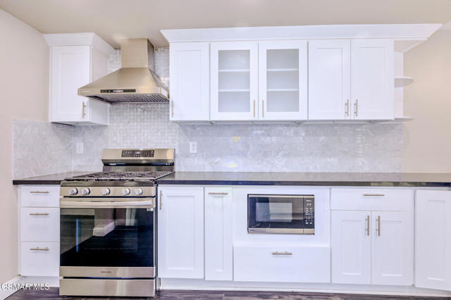 6058 Hedgewall Drive, Westlake Village CA: https://media.crmls.org/mediaz/5387bb70-053d-4f30-bf3d-42f2717c8c9a.jpg