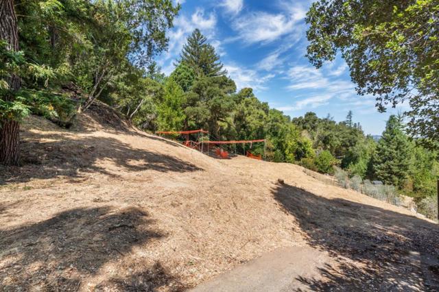 42 Santa Maria Avenue, Portola Valley CA: https://media.crmls.org/mediaz/538811b3-3d0e-4f14-bfb3-bc657d1d0a13.jpg