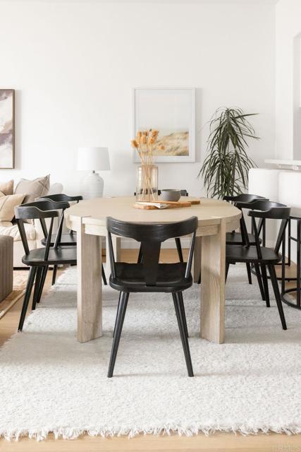 4080 Front St, Mission Hills (San Diego) CA: https://media.crmls.org/mediaz/5388ab14-32c7-4d99-8329-a34a7b5878f1.jpg