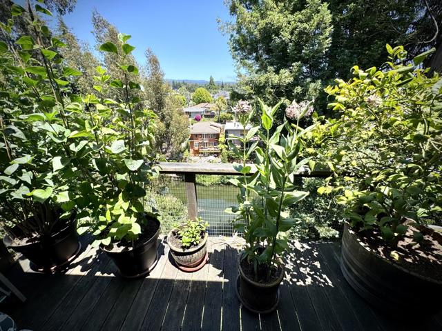 1890 Wharf Road, Capitola CA: https://media.crmls.org/mediaz/53892118-3ec8-447e-9536-36a88cd77634.jpg