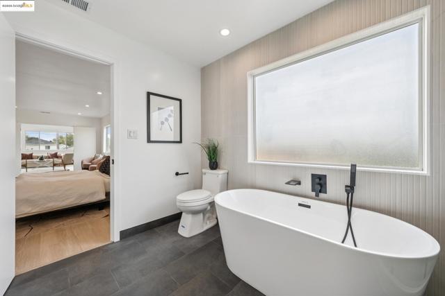 1207 Cedar St, Berkeley CA: https://media.crmls.org/mediaz/5389d62c-d6c4-4d58-a2dc-39a49093be24.jpg