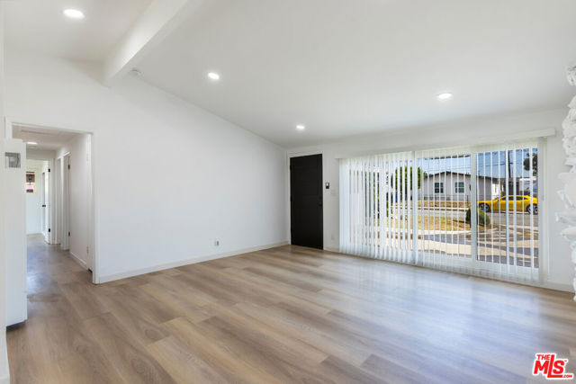 424 Markton Street, Los Angeles CA: https://media.crmls.org/mediaz/538a11ac-e83c-40be-82c8-a02bca554fd9.jpg
