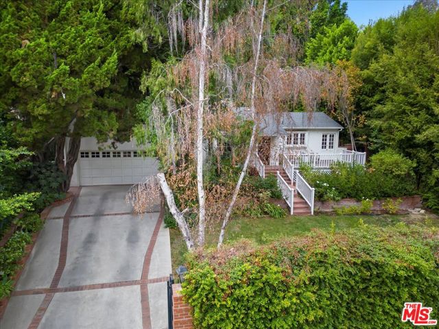 4015 Benedict Canyon Drive photo 2
