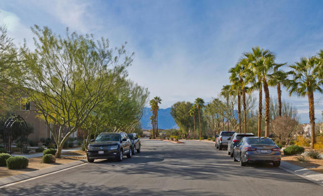 462 Via De La Paz, Palm Desert CA: https://media.crmls.org/mediaz/538a867d-76f5-4a77-95a5-39f1e17f24fa.jpg