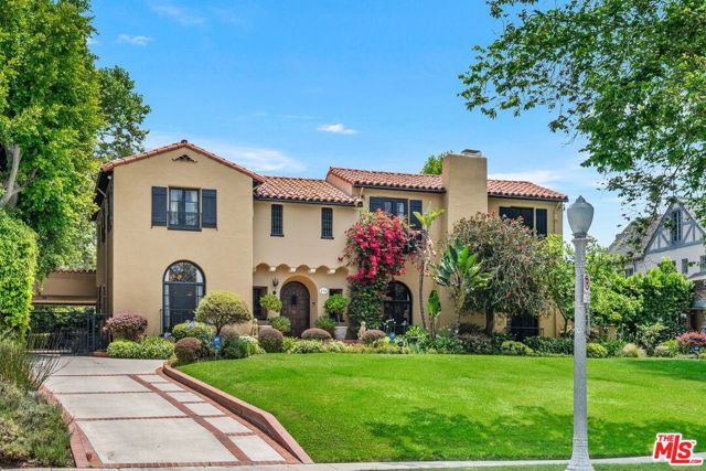 434 S Muirfield Road, Los Angeles CA: https://media.crmls.org/mediaz/538b4e92-244d-45a9-9f91-d00e448478ef.jpg