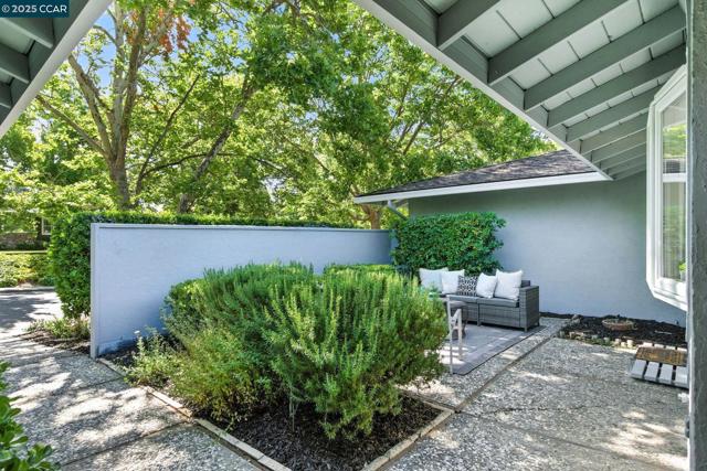 575 Old Orchard Dr, Danville CA: https://media.crmls.org/mediaz/538c0377-d619-4c48-9cbb-0add77c339ec.jpg