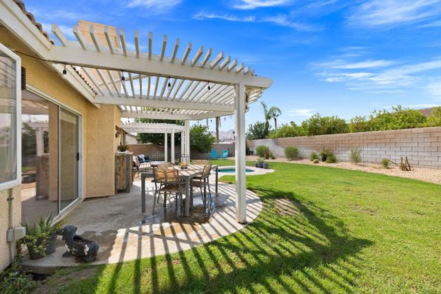 42639 Devonshire Street, Palm Desert CA: https://media.crmls.org/mediaz/538c415e-12fe-4548-9f70-d96a9c5eee9d.jpg