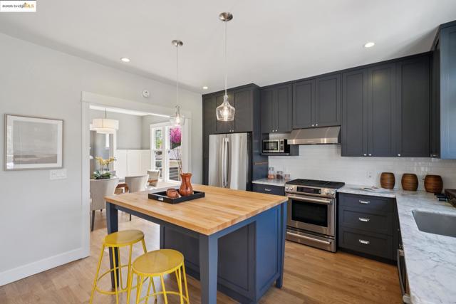 1811 Parker St, Berkeley CA: https://media.crmls.org/mediaz/538c9ad9-4f7b-4061-91c6-2f2414c26df3.jpg
