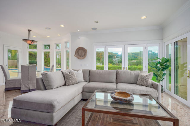 7111 Los Coyotes Place, Camarillo CA: https://media.crmls.org/mediaz/538c9e9a-db17-40d0-ae6f-a3f7a702f6e6.jpg