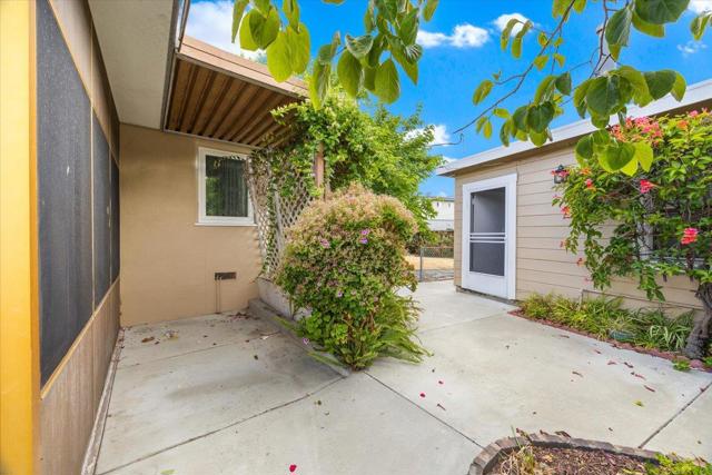 701 Poinsettia Avenue, San Mateo CA: https://media.crmls.org/mediaz/538cf9b2-6410-46df-bb83-becdb08fa9d4.jpg