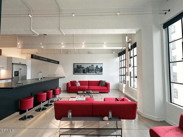746 S Los Angeles Street, Los Angeles CA: https://media.crmls.org/mediaz/538d5871-8357-423e-9230-1c731ee6fb07.jpg