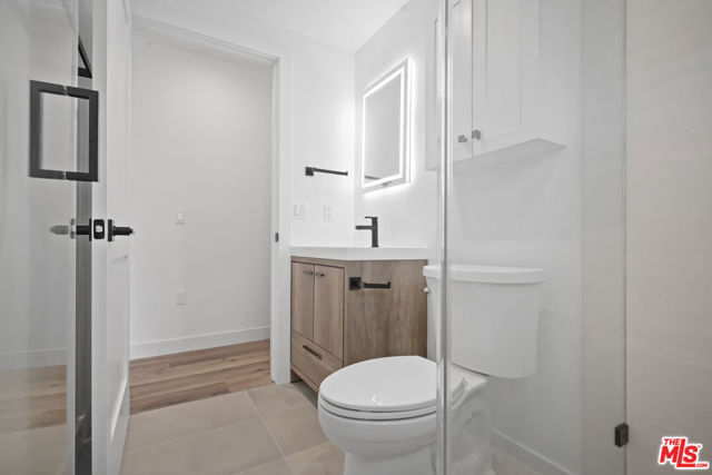 2808 S Cloverdale Avenue, Los Angeles CA: https://media.crmls.org/mediaz/538d6771-bc39-4a9f-80f4-562d251845f2.jpg