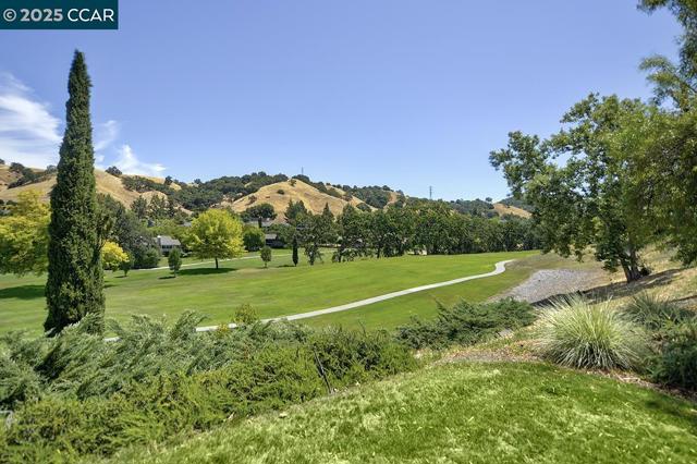 3136 Tice Creek Dr, Walnut Creek CA: https://media.crmls.org/mediaz/538d9027-b572-4cca-b627-d24aa5fed64a.jpg