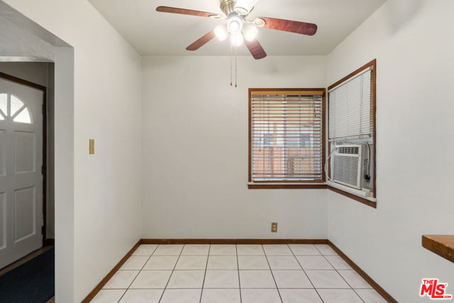 1831 N Buena Vista Street, Burbank CA: https://media.crmls.org/mediaz/538dc6a3-2ce7-4ce1-a8f4-51ca88ee852b.jpg