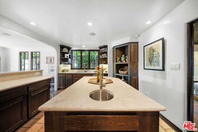 6615 Emmet Terrace, Los Angeles CA: https://media.crmls.org/mediaz/538e7eae-5f60-47d2-80d0-1d25851655f9.jpg