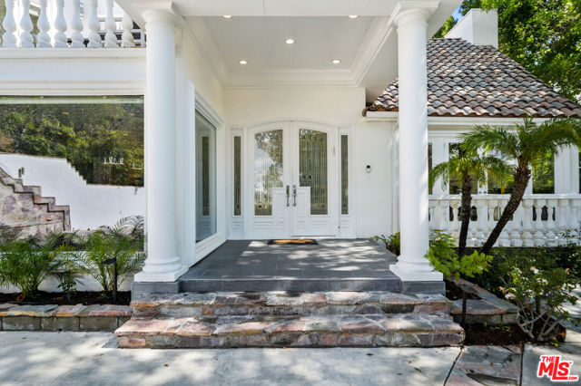 16221 Elisa Place, Encino CA: https://media.crmls.org/mediaz/538ec49b-8f77-4abe-9d7a-a93fc0f6c799.jpg
