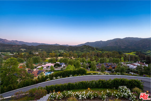 26767 Mulholland Highway, Calabasas CA: https://media.crmls.org/mediaz/538f4953-95ea-4d20-b036-a2ed77787d07.jpg