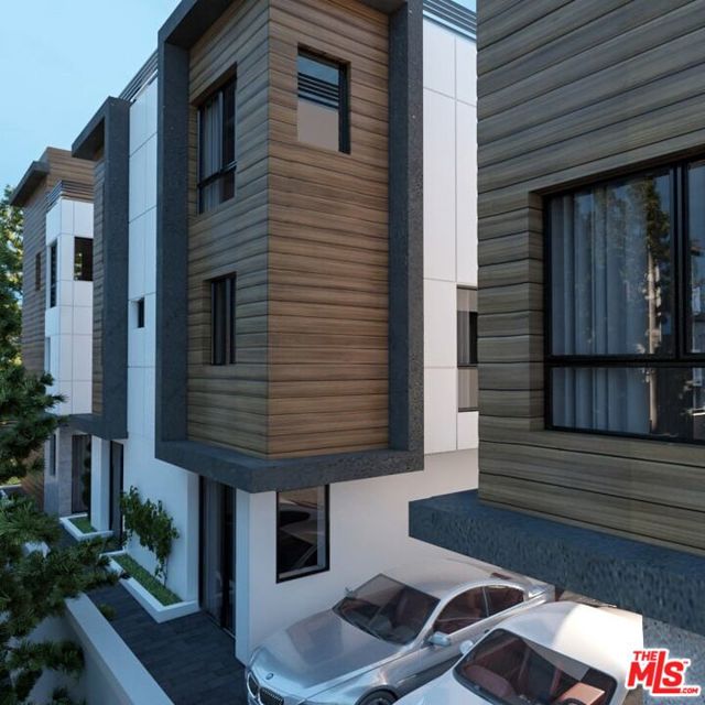 553 N Heliotrope Drive, Los Angeles CA: https://media.crmls.org/mediaz/538f9553-c054-4c56-8b9f-003f26867ba5.jpg