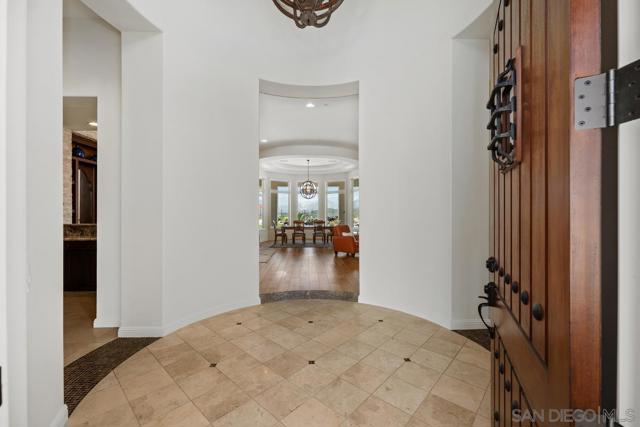 15674 Via Santa Pradera, San Diego CA: https://media.crmls.org/mediaz/538fddb3-107f-412f-a139-b8105e610e7e.jpg