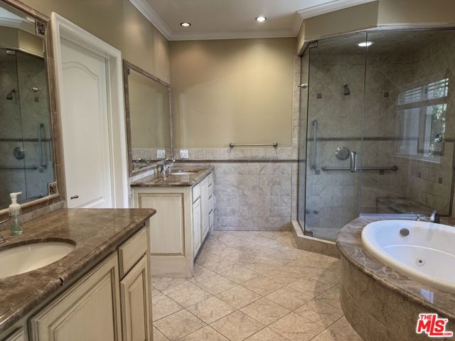 458 S Clark Drive, Beverly Hills CA: https://media.crmls.org/mediaz/538fee33-db8e-44b4-a2d0-f4cee2fe71a7.jpg