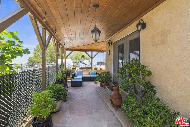 21683 Wo He Lo Trail, Chatsworth CA: https://media.crmls.org/mediaz/53906e19-beec-480a-bf10-fb24621cf4b4.jpg