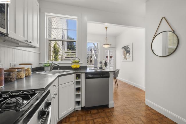 3555 17th St., San Francisco CA: https://media.crmls.org/mediaz/5390b1ba-d2a8-429d-942f-02c257a076e4.jpg