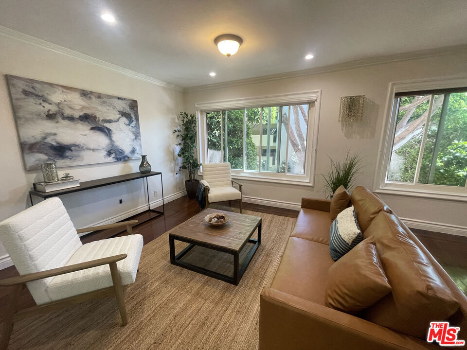 1015 N Kings Road #115