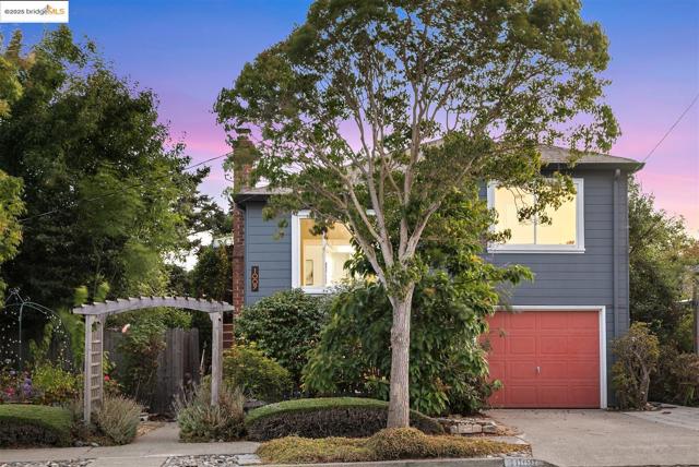 1009 Richmond st, El Cerrito CA: https://media.crmls.org/mediaz/5391aff8-7198-4009-bb4b-a1c835951f7b.jpg