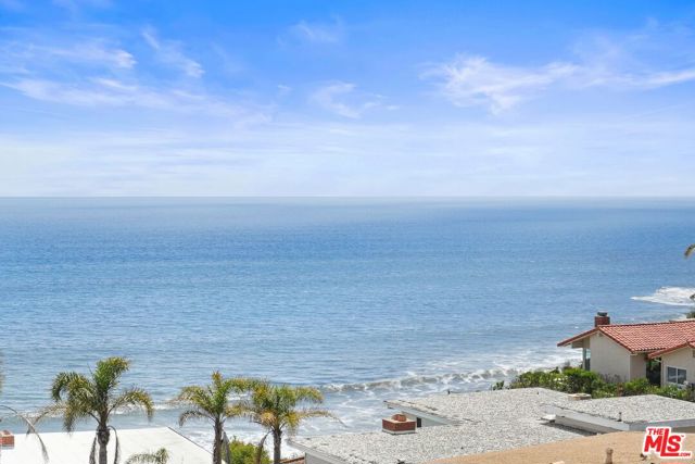 18103 Coastline Drive, Malibu CA: https://media.crmls.org/mediaz/5391f594-29a8-46ae-8162-85100fa8421c.jpg