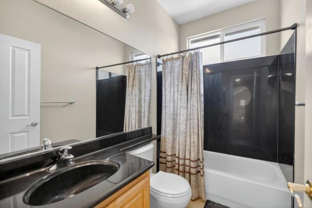 5817 Spring Flower Drive, Elk Grove CA: https://media.crmls.org/mediaz/5392a7ba-0b4a-4690-b86c-9a6e093251a0.jpg