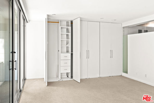 535 OCEAN Avenue, Santa Monica CA: https://media.crmls.org/mediaz/5392d1bf-7374-475a-81fe-99381775c640.jpg