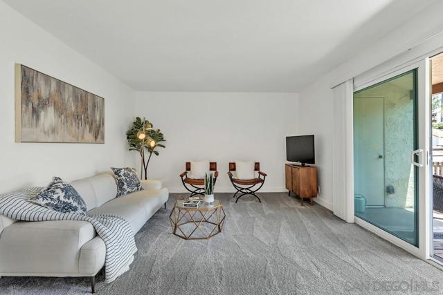 8515 Villa La Jolla Drive, La Jolla CA: https://media.crmls.org/mediaz/53934c09-c388-46ed-9dcb-eb567ad827f1.jpg