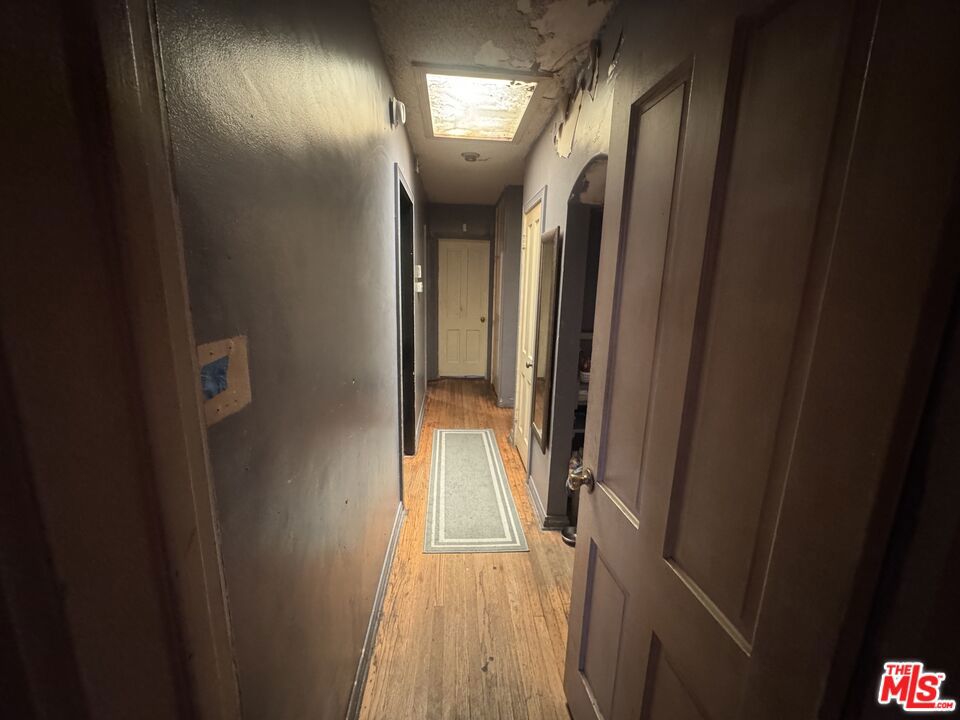 https://media.crmls.org/mediaz/5393dccb-2a19-41fb-914c-837672c5c6f9.jpg?preset=X-Large