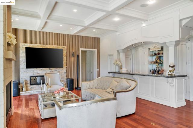 1853 Via Di Salerno, Pleasanton CA: https://media.crmls.org/mediaz/53940438-eaaf-4ea3-ad66-1ab0a6afd8e9.jpg