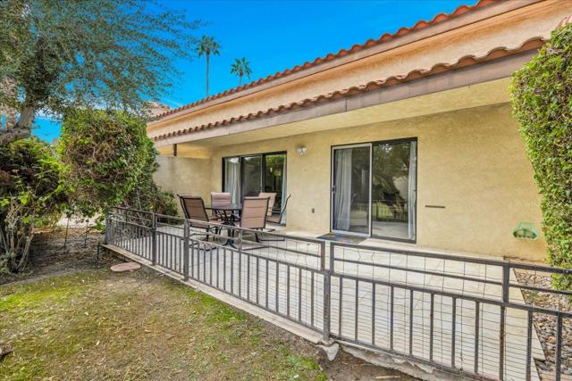 204 Lakecrest Lane, Palm Desert CA: https://media.crmls.org/mediaz/53946801-d30d-43dc-81d1-0d8db8749b1b.jpg