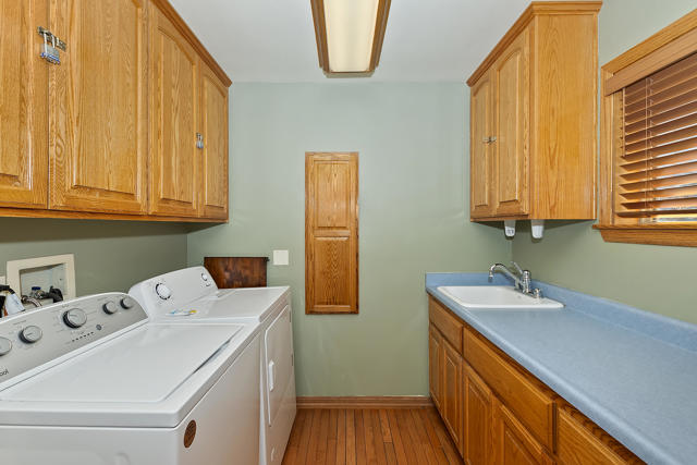 387 Wren Drive, Big Bear CA: https://media.crmls.org/mediaz/53948be1-a79f-4bd7-b9d7-3bfd93f60100.jpg