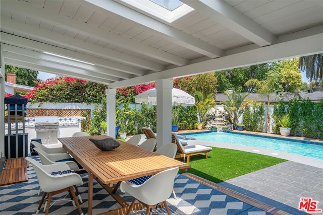 5614 Ponce Avenue, Woodland Hills CA: https://media.crmls.org/mediaz/539495fe-6165-44c7-9cfd-b877bb732e80.jpg