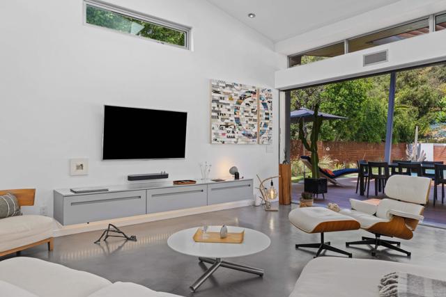 6672 Avenida Andorra, La Jolla CA: https://media.crmls.org/mediaz/5394d3ae-b8cb-4416-ae4c-c89b49659945.jpg