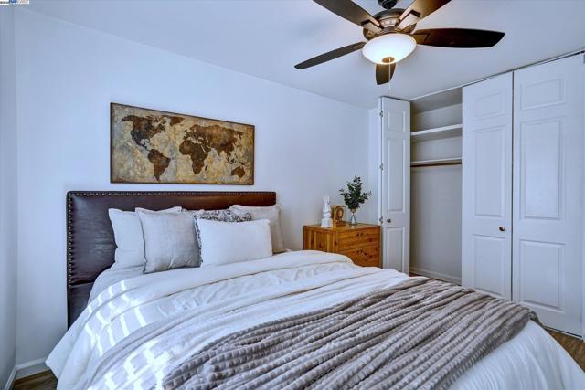 2369 Woodthrush Way, Pleasanton CA: https://media.crmls.org/mediaz/5394ea02-f015-4c8b-8890-2818123406d6.jpg