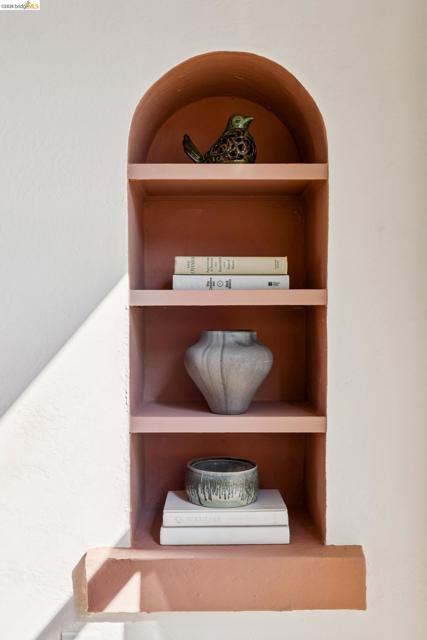 1136 Marin Ave, Albany CA: https://media.crmls.org/mediaz/53954b13-634c-40d9-89e3-04397e1814d8.jpg